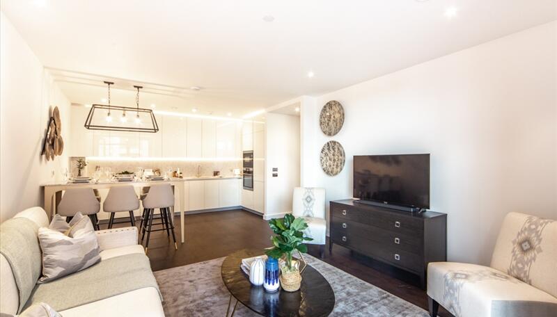 3 bed property in 4 Thornes House, 6-8 Charles Clowes Walk, London